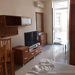 Golden Sea View * بوموري