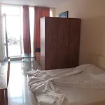 Golden Sea View بوموري