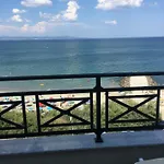 Golden Sea View شقة *
