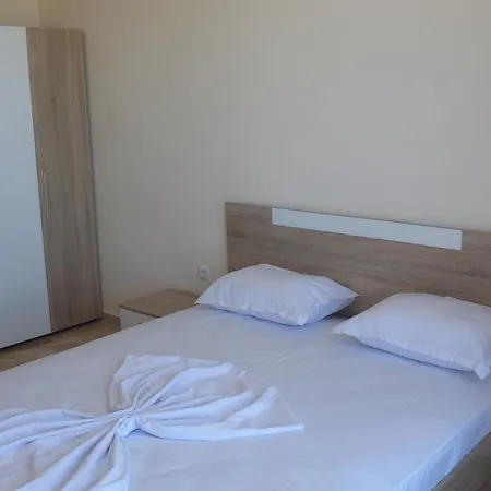 Golden Sea View بوموري