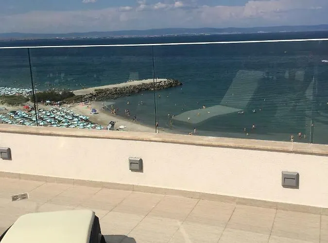 Διαμέρισμα Golden Sea View *