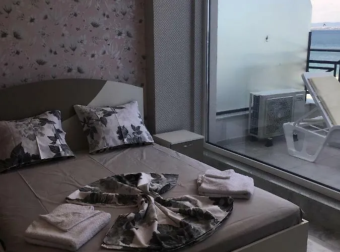 Апартамент Golden Sea View Поморие