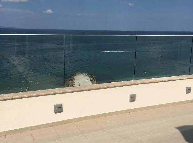 Апартамент Golden Sea View